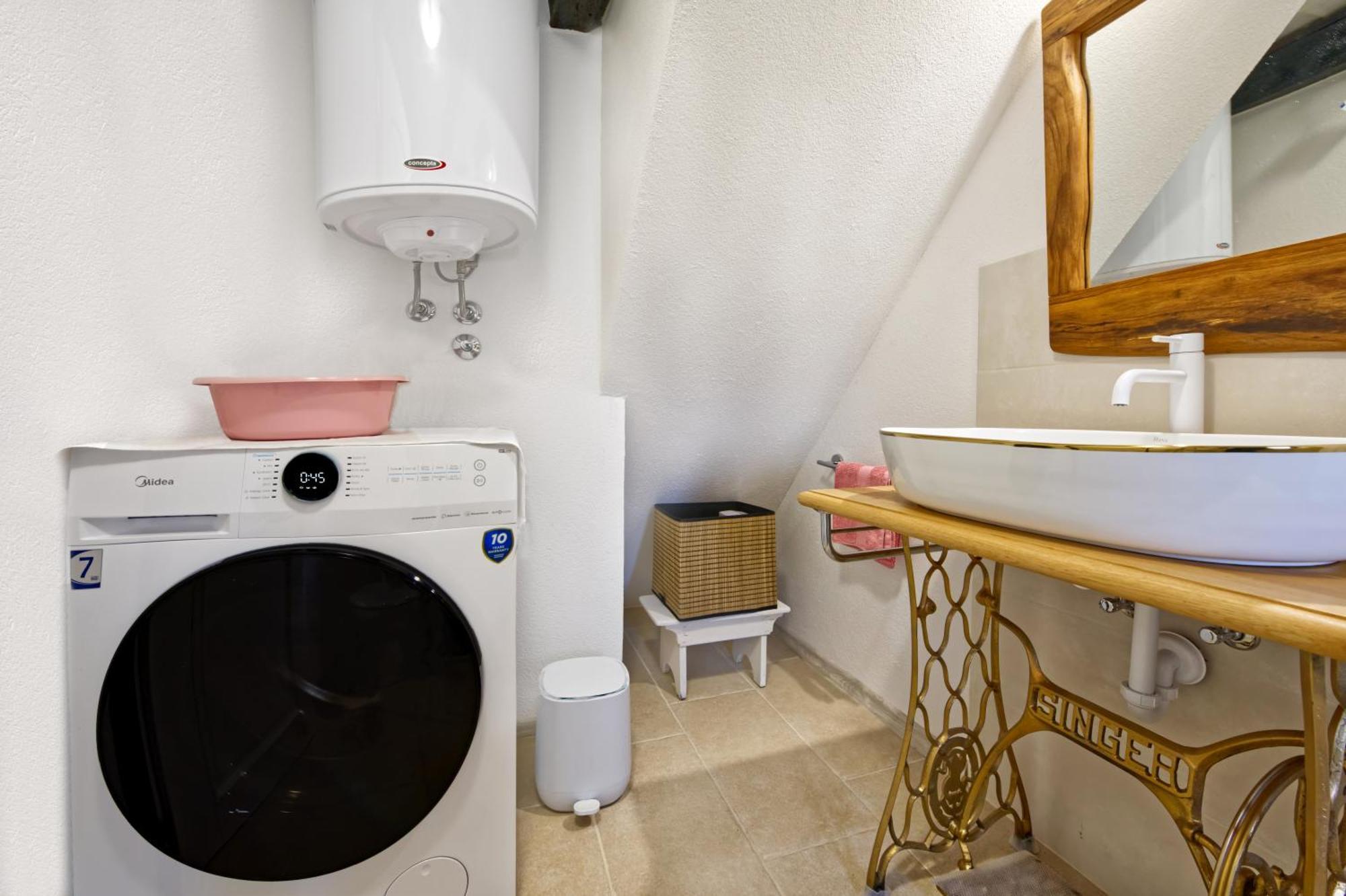 Apartman Studio Baladur Roč Exterior foto