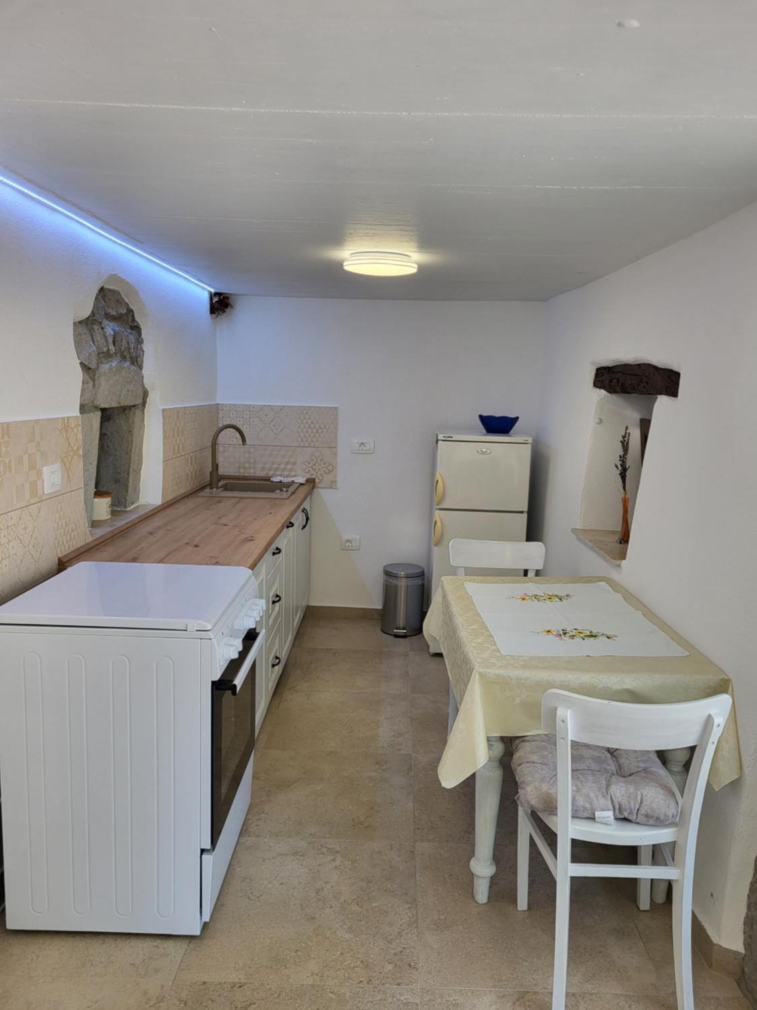 Apartman Studio Baladur Roč Exterior foto